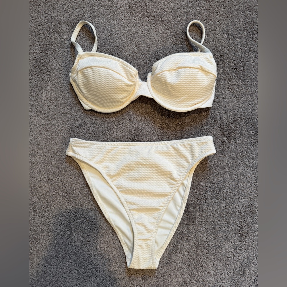 Dippin’ Daisy’s Dove Bikini Set- Gigi Bikini Top (M) & Seashore Bottoms (S)
